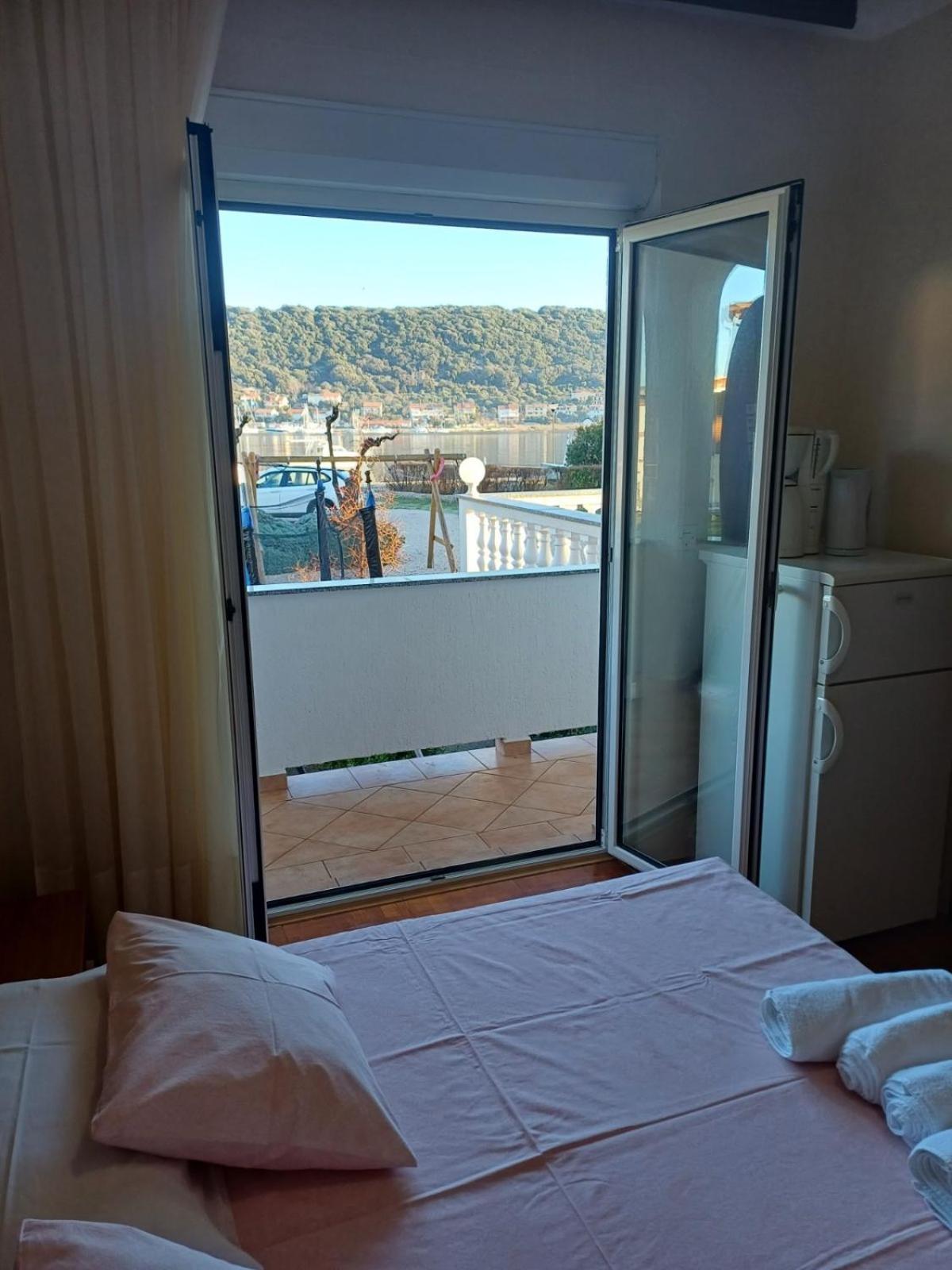 Tomulic Jasna I Miljenko Apartman Supetarska Draga Kültér fotó