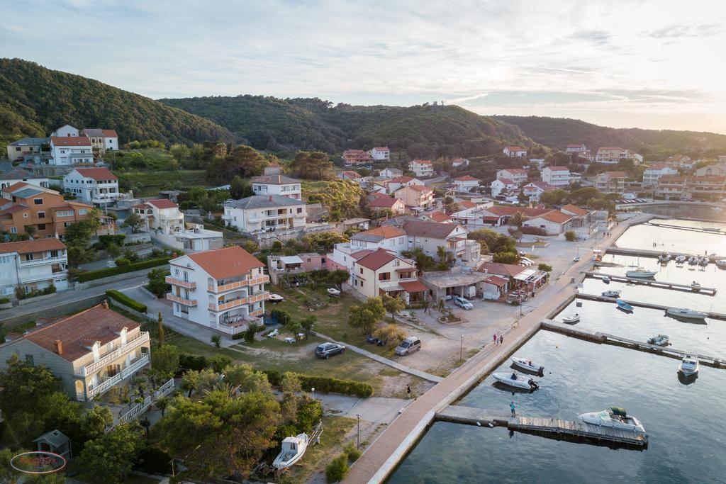 Tomulic Jasna I Miljenko Apartman Supetarska Draga Kültér fotó