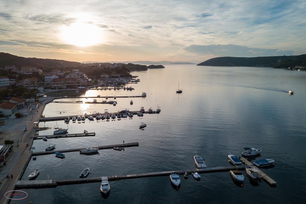 Tomulic Jasna I Miljenko Apartman Supetarska Draga Kültér fotó